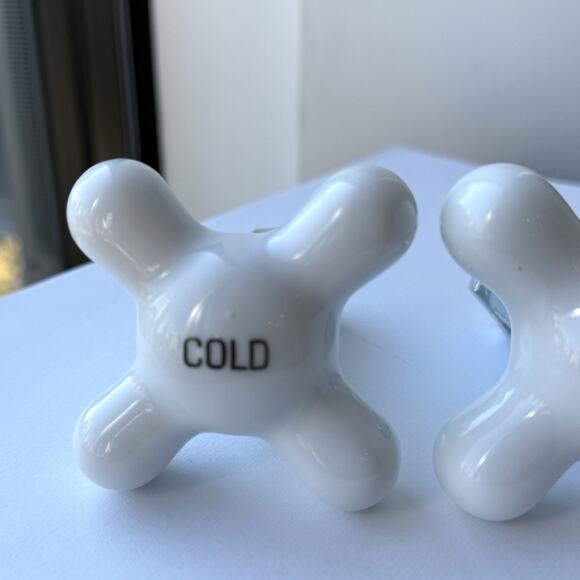 Antique J.H. Balmer Co White Porcelain Cross Handles Hot & Cold Faucet Knobs Set - Picture 3 of 9